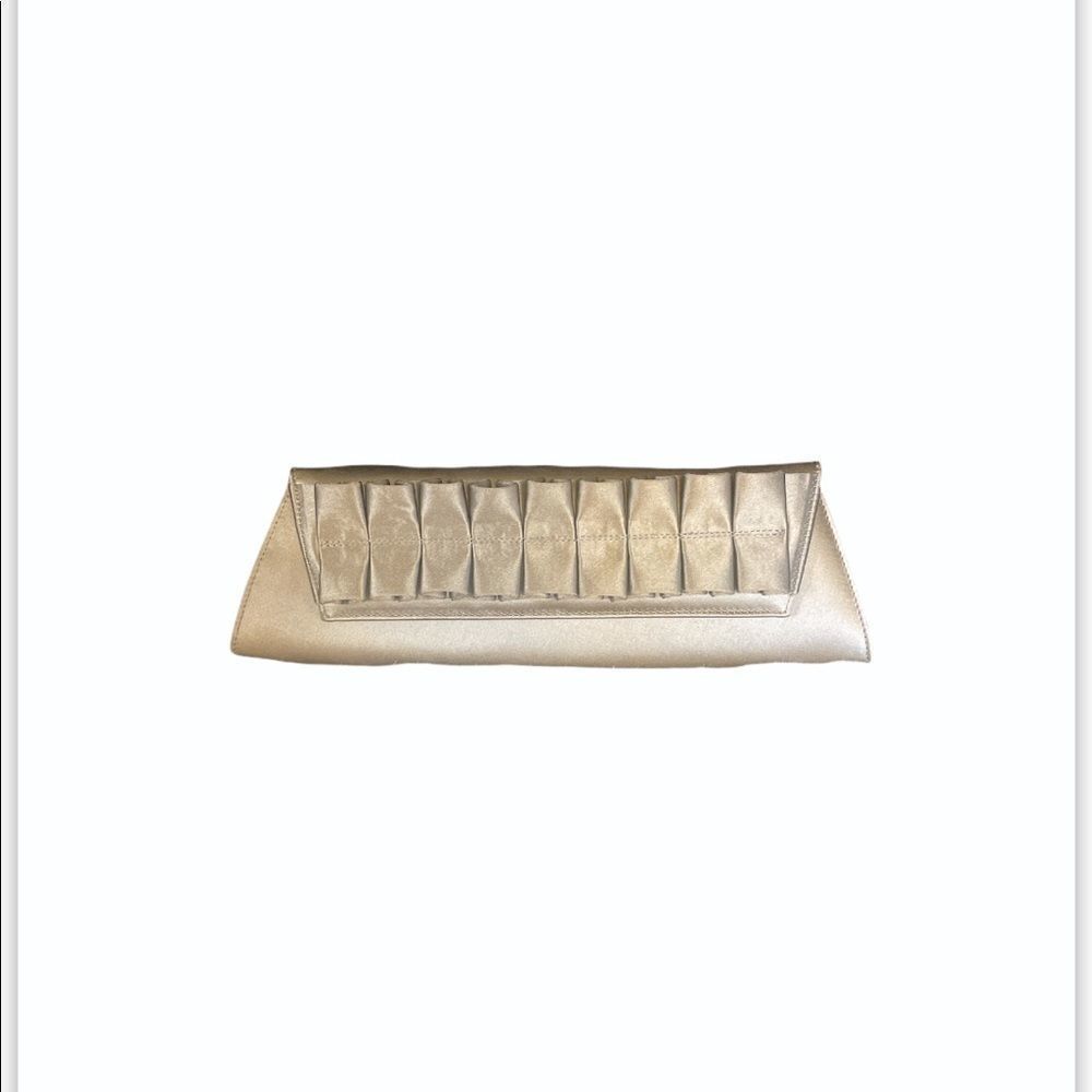 Stuart Weizmann clutch (5001)